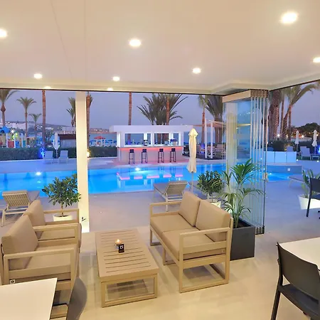 Отель Okeanos Boutique 4*